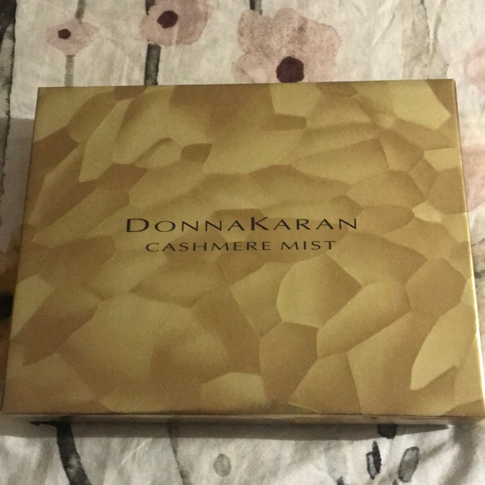 Donna Karan cashmere mist set